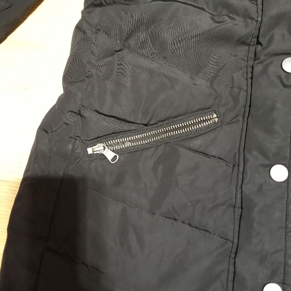 Reitmans down jacket. Size xs. Good Used condition. - Picture 7 of 16